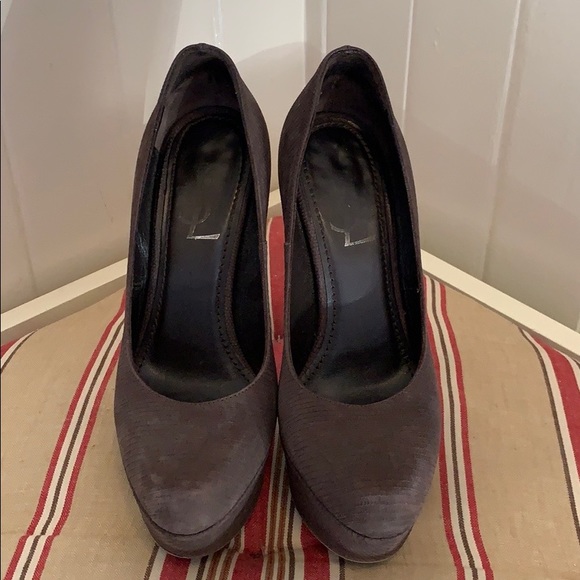 Yves Saint Laurent Round-Toe Platform Pumps Brown - Picture 4 of 8